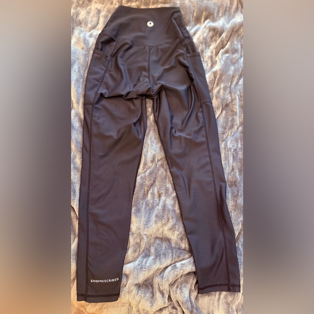 LRX Designer Compression Leggings with pockets! - Picture 3 of 5